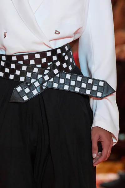 Look 19
